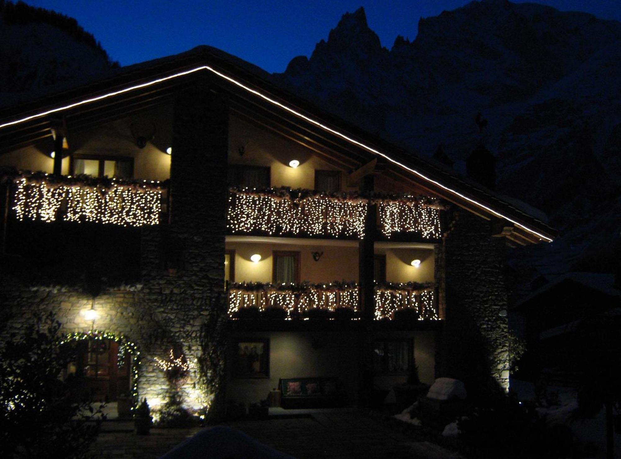 Auberge De La Maison Courmayeur Exteriör bild
