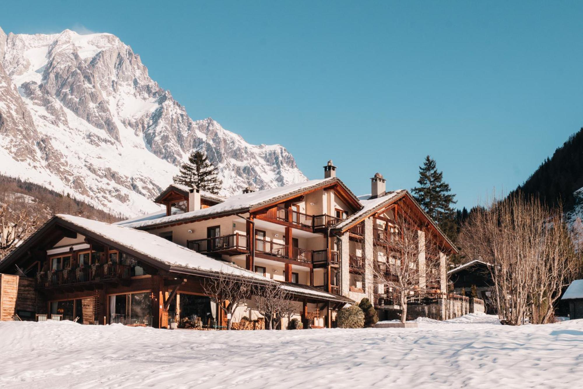 Auberge De La Maison Courmayeur Exteriör bild